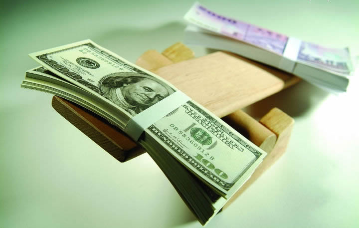 欧元突破关键阻力位 美元走弱引发市场担忧