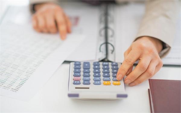 美元指数震荡下行，多重因素影响市场预期